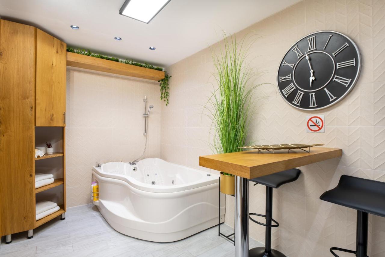 חיפה Romsuites - Amazing Atmosphere, Baha'I Gardens Main Street, German Colony מראה חיצוני תמונה