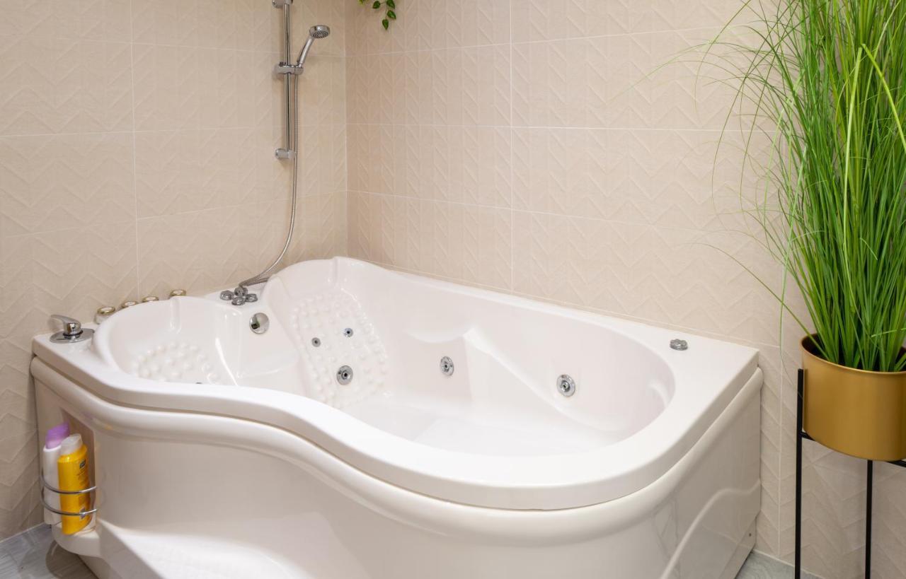 חיפה Romsuites - Amazing Atmosphere, Baha'I Gardens Main Street, German Colony מראה חיצוני תמונה