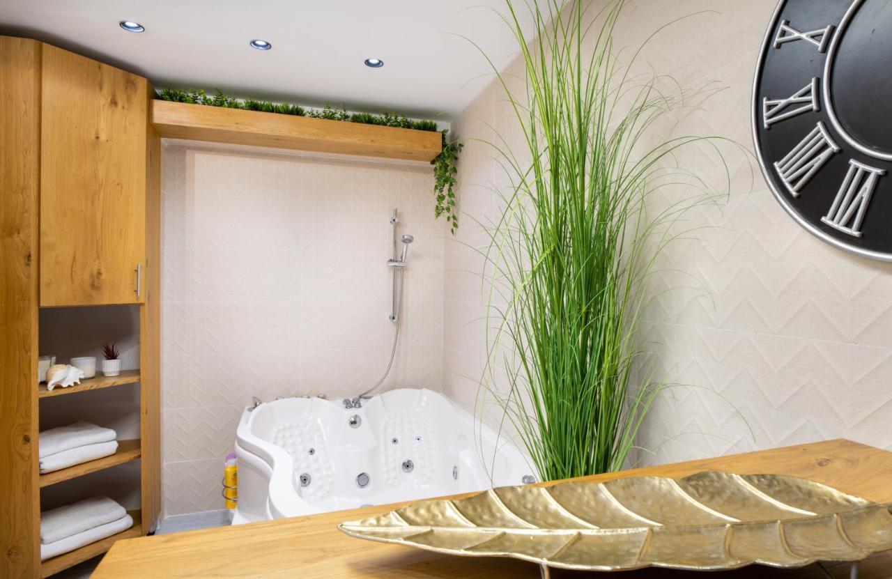 חיפה Romsuites - Amazing Atmosphere, Baha'I Gardens Main Street, German Colony מראה חיצוני תמונה